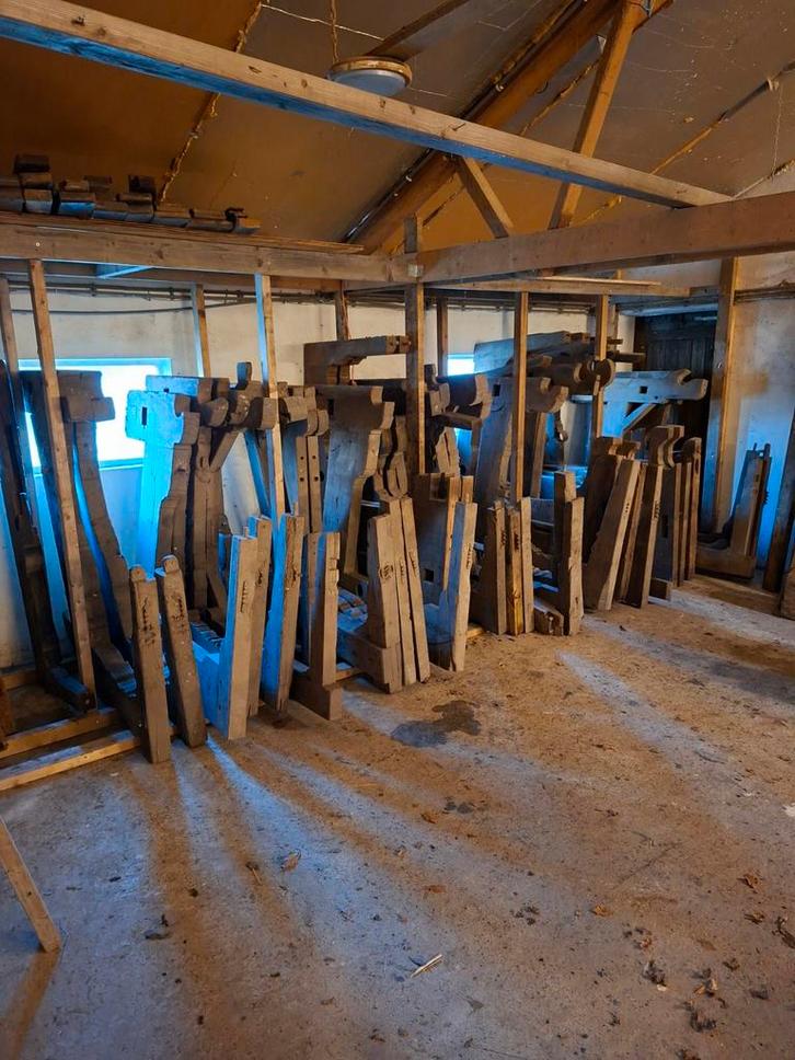 Zeer oude delen eiken hout uit weefgetouwen, Antiek en Kunst, Antiek | Meubels | Stoelen en Banken, Ophalen