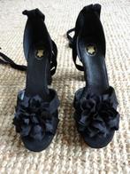 Hoge sandalen (40) met plateauzool en bloemen, niet gedragen, Zwart, Zo goed als nieuw, Sandalen of Muiltjes, Ophalen of Verzenden