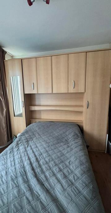 Bedframe met kasten beschikbaar voor biedingen