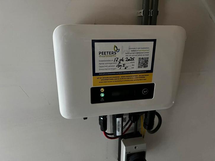 Omvormer zonnepanelen 1,5kw, Doe-het-zelf en Verbouw, Zonnepanelen en Toebehoren, Zo goed als nieuw, Compleet systeem, 200 wattpiek of meer