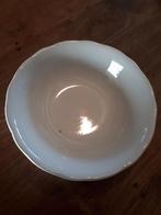 Ronde diepe geschulpte schaal van SC, wit, Antiek en Kunst, Antiek | Servies los, Ophalen of Verzenden