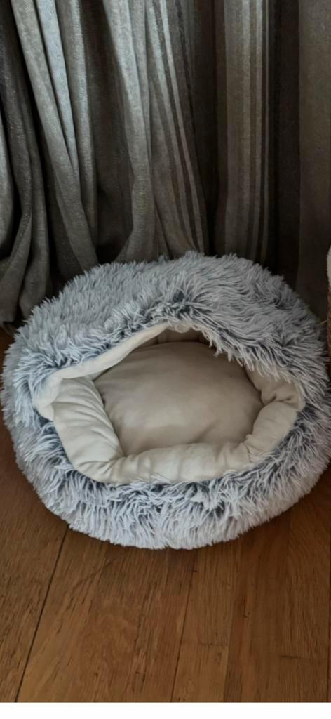 Warme iglo hond/ kattenmand katten mand poes kat pluche, Dieren en Toebehoren, Kattenmanden, Zo goed als nieuw, Pluche, Ophalen of Verzenden