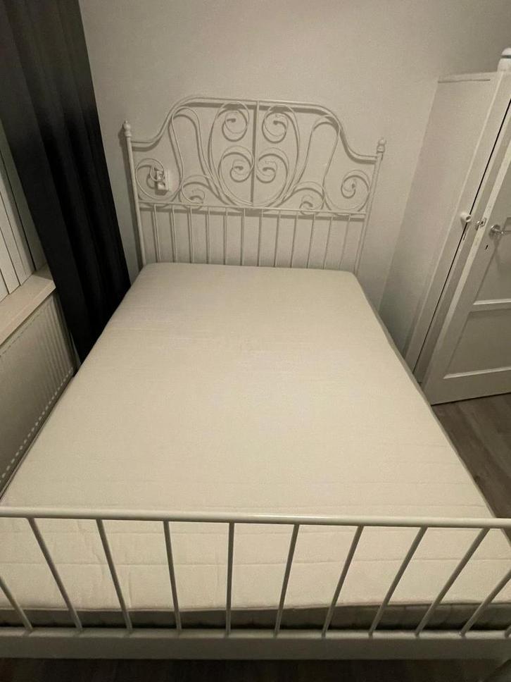 2 persoons bed incl lattenbodem en matras, Huis en Inrichting, Slaapkamer | Bedden, Zo goed als nieuw, Tweepersoons, 140 cm, 200 cm