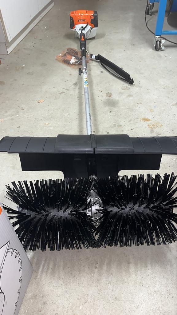 Stihl combi machine met veegborstel, Doe-het-zelf en Verbouw, Gereedschap | Overige machines, Ophalen of Verzenden