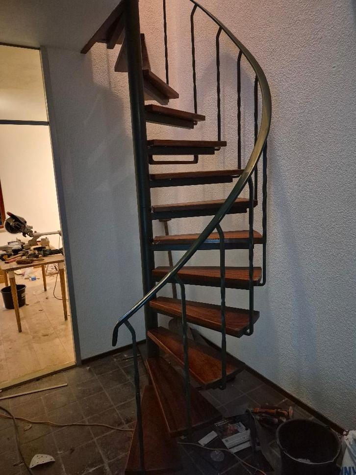 Klassieke wenteltrap linksom, Huis en Inrichting, Overige Huis en Inrichting, Gebruikt, Ophalen