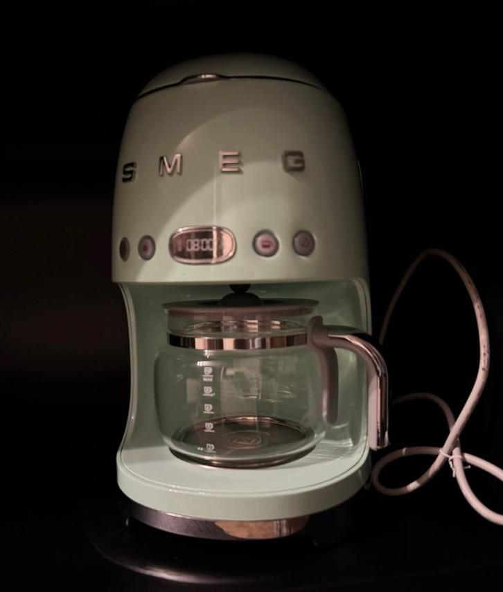 Smeg Koffiezetapparaat - Stijlvol en Functioneel, Witgoed en Apparatuur, Waterkokers, Nieuw, 1 tot 2 liter, Rvs, Ophalen of Verzenden