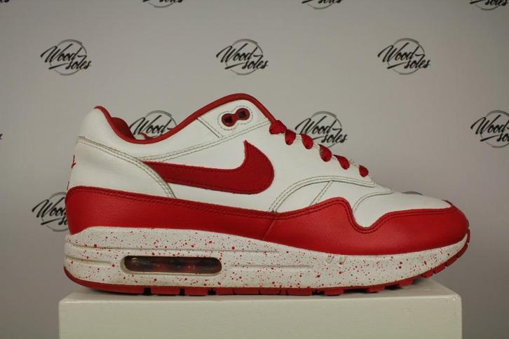 Nike Air Max 1 ID White Red Leather - 43, Kleding | Heren, Schoenen, Gedragen, Wit, Ophalen of Verzenden