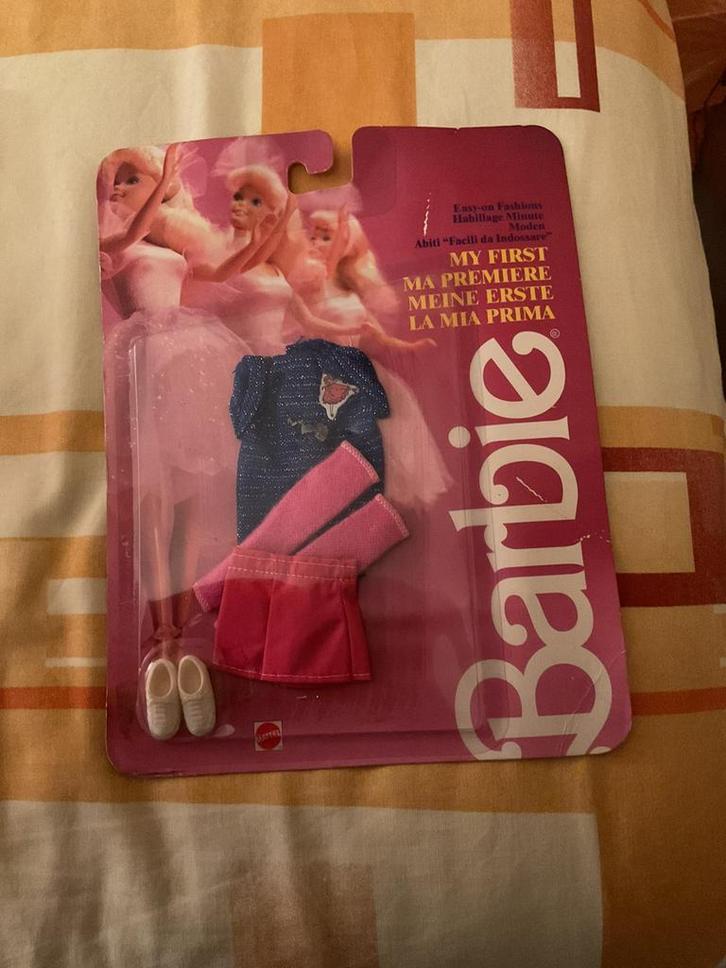 Nieuw Vintage Barbie kleding uit 1983., Verzamelen, Poppetjes en Figuurtjes, Zo goed als nieuw, Ophalen of Verzenden
