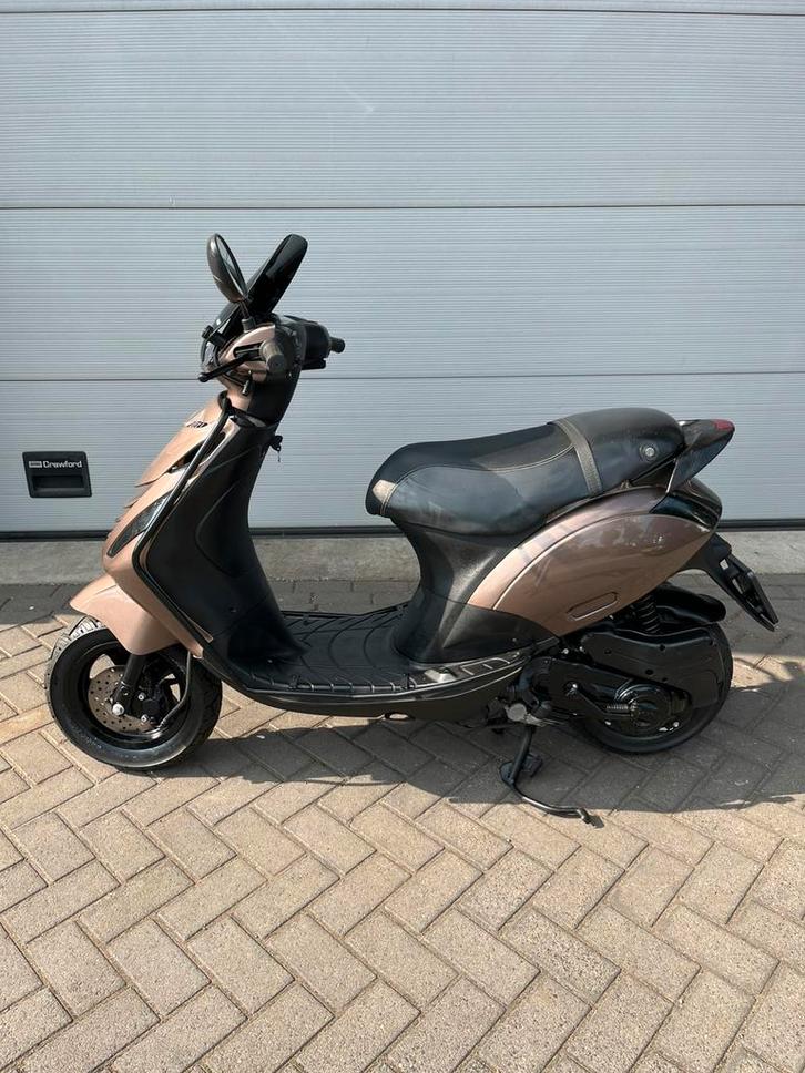 Piaggio zip 4 takt 50cc 2v Metallic brons Shiny nieuwstaat, Motoren, Tuning en Styling, Ophalen of Verzenden