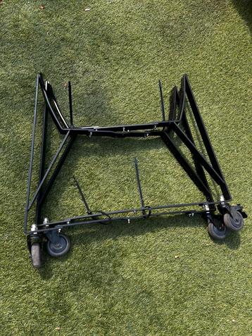 Onderstel karmado incl twee planken. beschikbaar voor biedingen