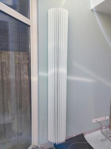 Design radiator 220x35cm wit beschikbaar voor biedingen