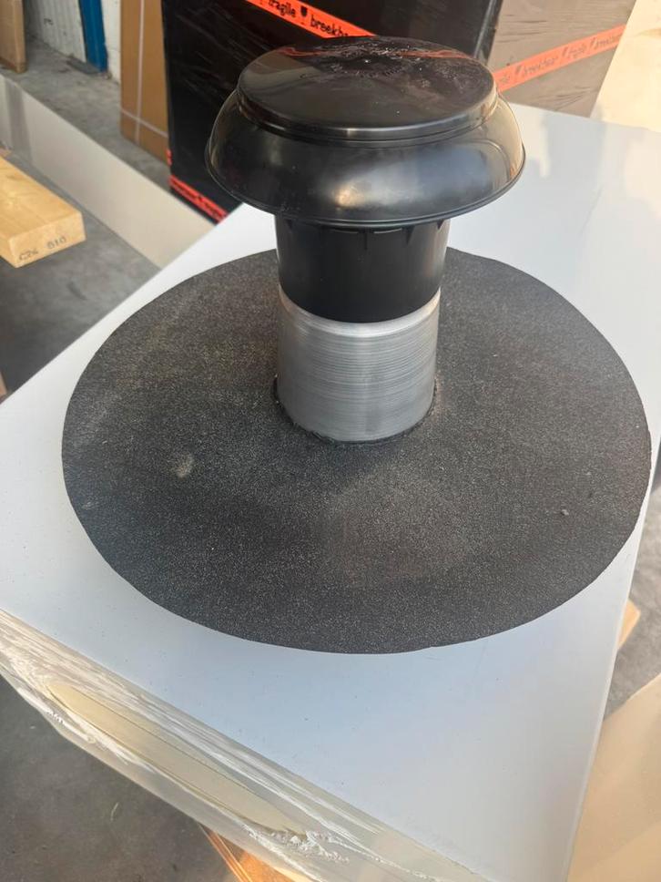 Dakdoorvoer waterproef plakplaat 470/K24  bituum 4mm dikte., Doe-het-zelf en Verbouw, Dakpannen en Dakbedekking, Zo goed als nieuw