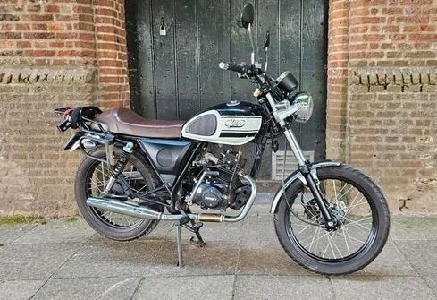 Mash fifty 2019 50cc schakelbrommer, Fietsen en Brommers, Brommers | Overige merken, Zo goed als nieuw, Ophalen