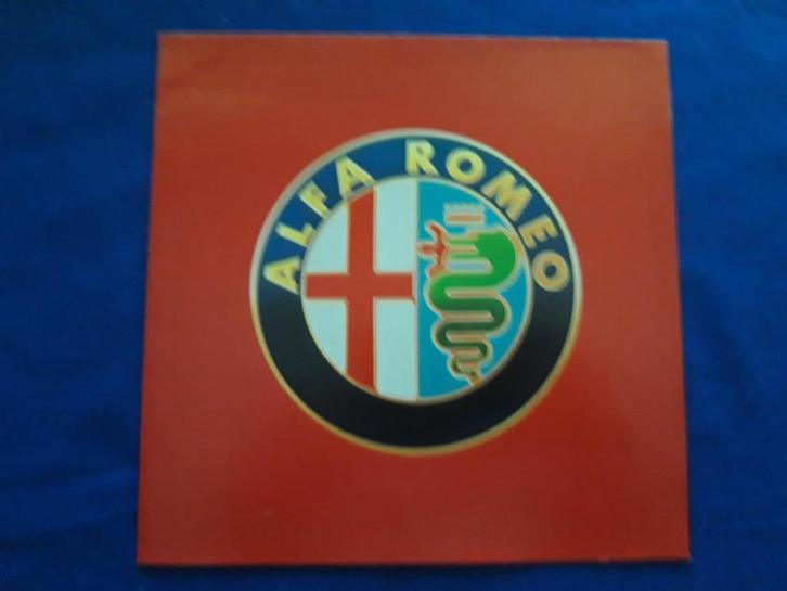 folder Alfa Romeo programma o.a. SZ - 33 - 75 - 164 - Spider, Boeken, Auto's | Folders en Tijdschriften, Zo goed als nieuw, Alfa Romeo