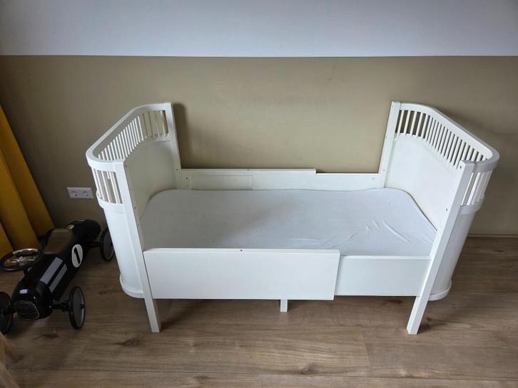Prachtig wit Sebra Kili meegroeibed, Kinderen en Baby's, Babywiegjes en Ledikanten, Zo goed als nieuw, Ledikant, Ophalen