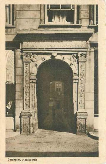 (301-160-031) Dordrecht Muntpoortje beschikbaar voor biedingen