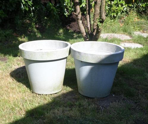 Opknappers! 2  Grote bloempotten / plantenbakken. Verweerd., Tuin en Terras, Bloembakken en Plantenbakken, Gebruikt, Kunststof