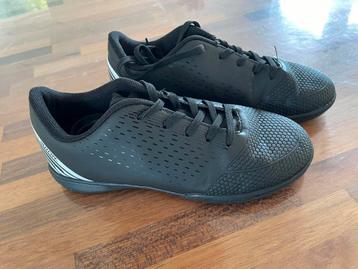Dutchy zaalvoetbalschoenen maat 33 beschikbaar voor biedingen