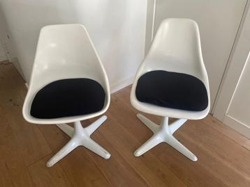 Vintage stoelen arkana van Maurice Burke beschikbaar voor biedingen