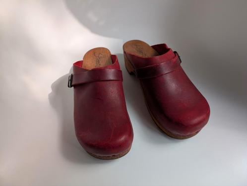 Anatomische houten klompen - maat 42, Kleding | Dames, Schoenen, Zo goed als nieuw, Rood, Ophalen of Verzenden
