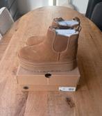UGG Neumel Platform Chelsea 40, UGG, Zwart, Boots, Ophalen of Verzenden
