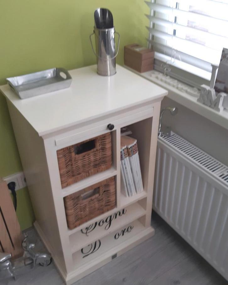 Riviera Maison  nachtkastje + gratis RM schaaltje of hanger, Huis en Inrichting, Slaapkamer | Nachtkastjes, Gebruikt, 70 cm of meer