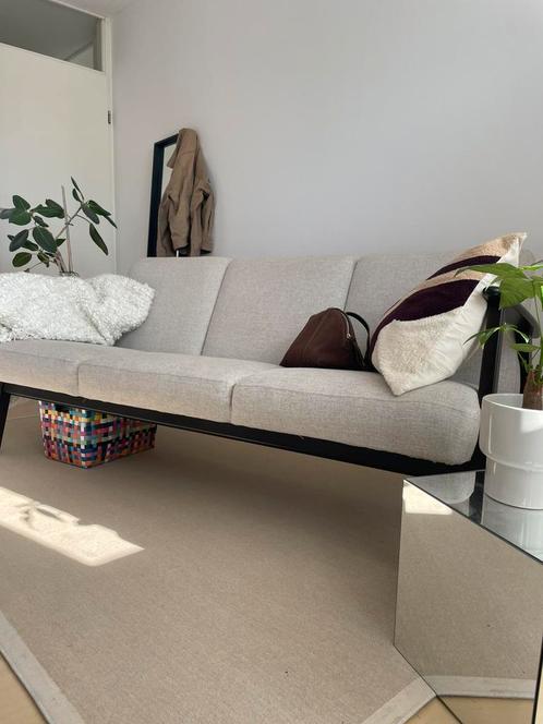 Mooie bank ekenäset  japandi stijl, Huis en Inrichting, Banken | Sofa's en Chaises Longues, Zo goed als nieuw, Tweepersoons, 150 tot 200 cm