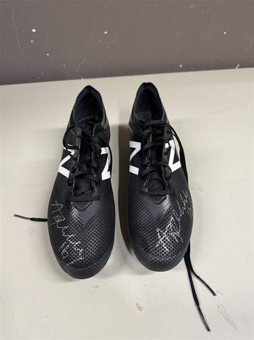 gesigneerde voetbal schoenen Andy Halliday- Rangers Hearts M beschikbaar voor biedingen
