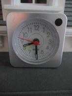 zilverkleurige REISWEKKER, Ophalen of Verzenden, Zo goed als nieuw, Analoog