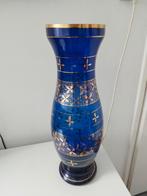 Blauwe glazen vaas met gouden details, Huis en Inrichting, Woonaccessoires | Vazen, 50 tot 75 cm, Blauw, Ophalen of Verzenden