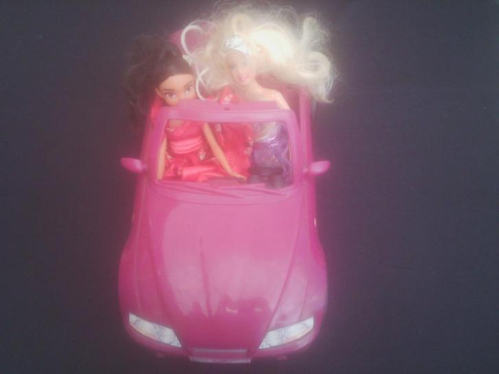 Barbie Auto met 2 Barbie Poppen, Kinderen en Baby's, Speelgoed | Poppen, Zo goed als nieuw, Barbie, Verzenden