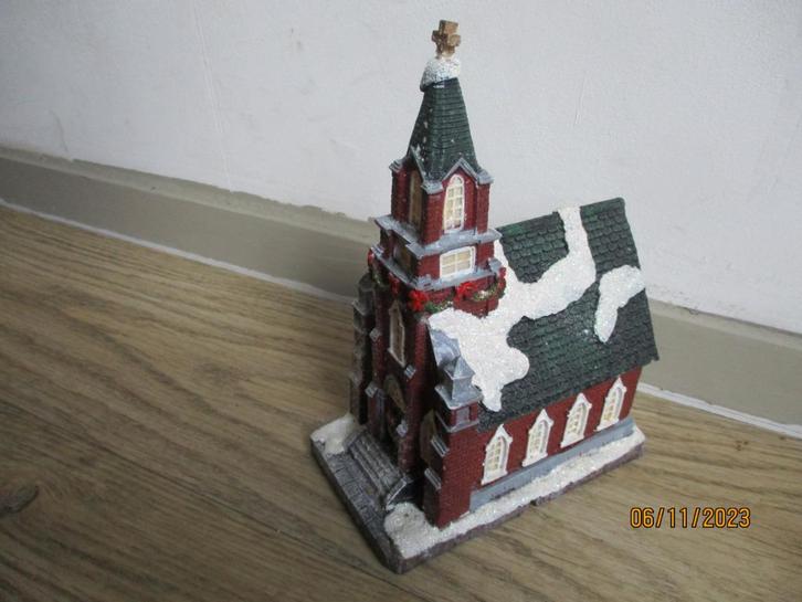 Kerst - Kerk met pastorie en twee bijpassende huisje's, Diversen, Kerst, Zo goed als nieuw, Ophalen of Verzenden