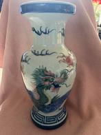 Vaas met Chinese Draak, Ophalen of Verzenden, Wit, Aardewerk of Porselein, Minder dan 50 cm