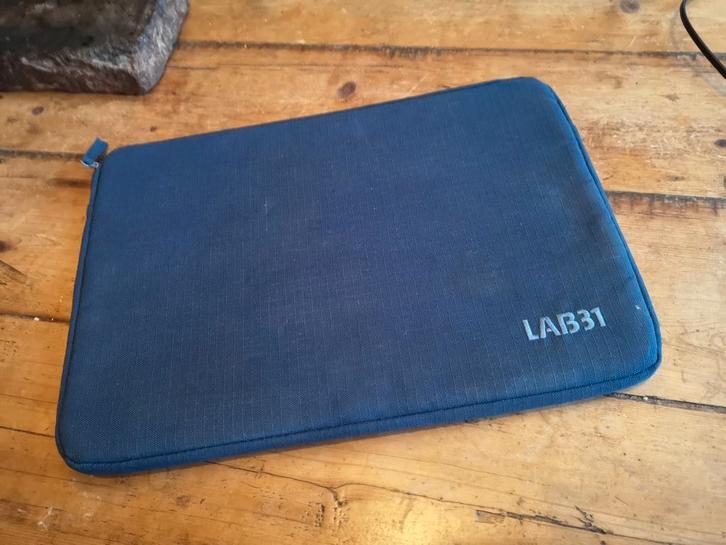 Stevige Laptop Hoes - LAB31, Computers en Software, Laptophoezen, Zo goed als nieuw, 13 inch, Ophalen of Verzenden