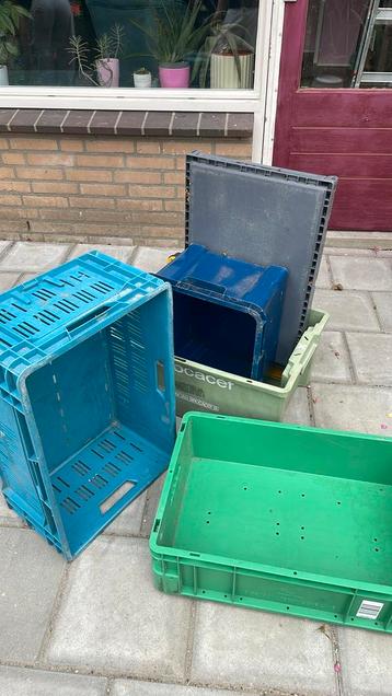 Diverse kratten beschikbaar voor biedingen