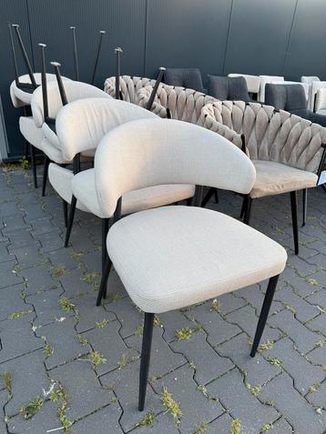 6 x beige eetkamer stoelen beschikbaar voor biedingen