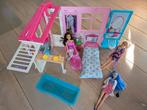 Barbie huis met extra poppen, Kinderen en Baby's, Speelgoed | Poppen, Ophalen of Verzenden, Zo goed als nieuw, Barbie