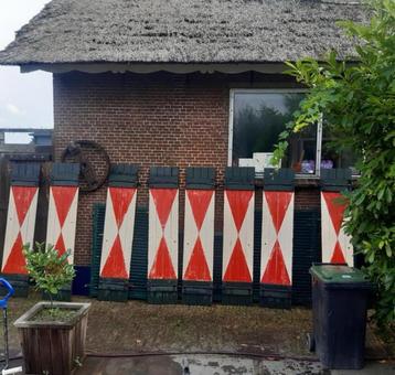 Hardhouten boerderijluiken Louvre beschikbaar voor biedingen