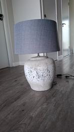 Mooie Schemerlamp met Grijze Kap, Huis en Inrichting, Lampen | Tafellampen, 50 tot 75 cm, Stof, Ophalen of Verzenden, Zo goed als nieuw