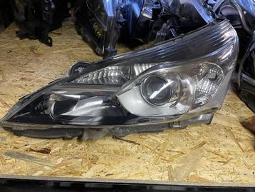 Toyota verso koplamp links 81150-0f160-00   81500f16000 beschikbaar voor biedingen