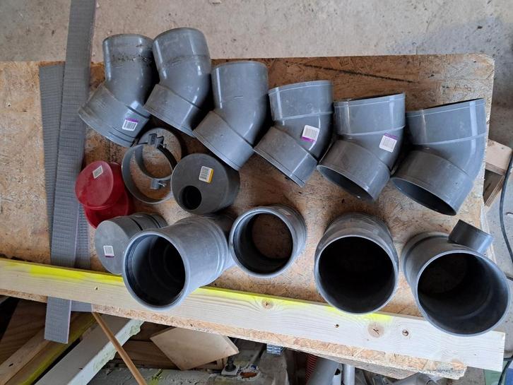 Diverse bochten 110mm, Doe-het-zelf en Verbouw, Buizen en Afvoer, Nieuw, Bochten, Pvc, Minder dan 2 meter, 80 mm of meer, Ophalen of Verzenden