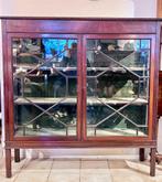 antieke vitrinekast Engels mahonie met 2 planken, 122 cm br, Ophalen of Verzenden