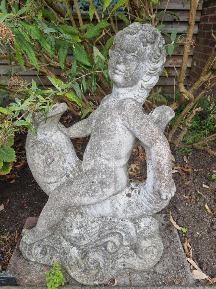 Stenen Beeld Cherubijn op vis, Antiek en Kunst, Kunst | Beelden en Houtsnijwerken, Ophalen of Verzenden