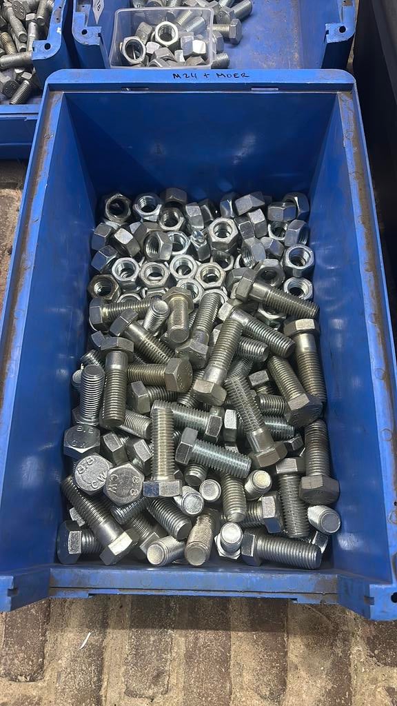 M24 bouten /moeren, Ophalen of Verzenden, Zo goed als nieuw, Minder dan 50 mm, Bouten of Moeren