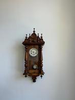 Antieke hangklok, loopt en kan slaan, Ophalen