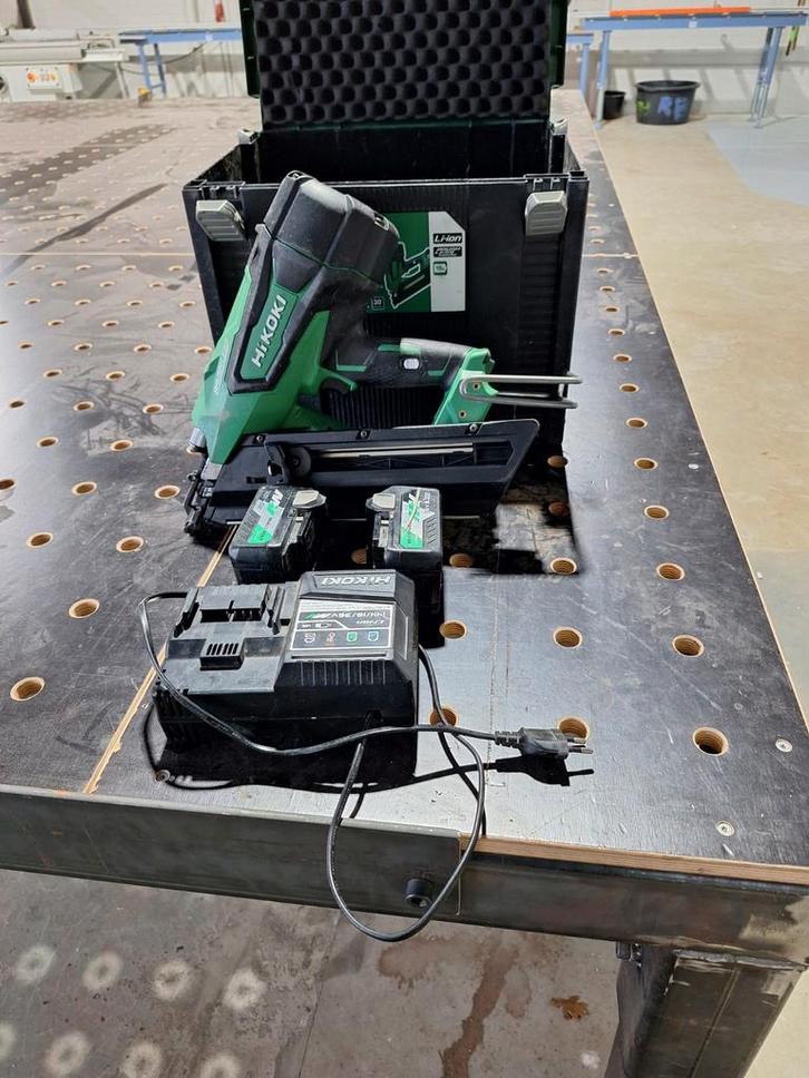 Hikoki tacker met 2 accu's, Doe-het-zelf en Verbouw, Gereedschap | Overige machines, Gebruikt, Ophalen of Verzenden