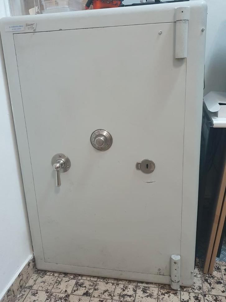 Brandkast/ kluis met cijferslot én 3 sleutels, Huis en Inrichting, Brandblussers en Brandkasten, Gebruikt, Brandkast, Ophalen