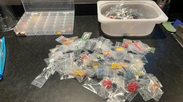 Lego onderdelen gesorteerd beschikbaar voor biedingen