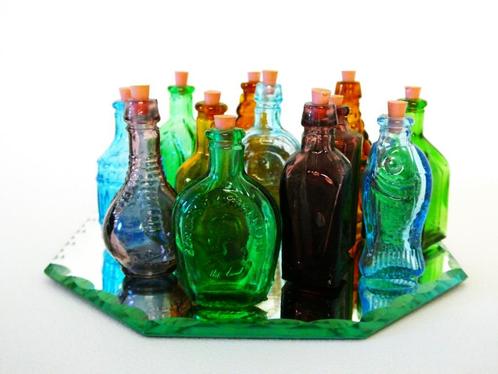 12 Vintage glazen mini flesjes op geslepen spiegel, Antiek en Kunst, Antiek | Glas en Kristal, Ophalen of Verzenden