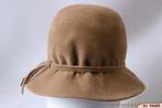 kleine Vintage Dameshoed beige bruin 54 gratis verzenden NL, Kinderen en Baby's, Kinderkleding | Petten en Hoeden, Meisje, 134 t/m 140